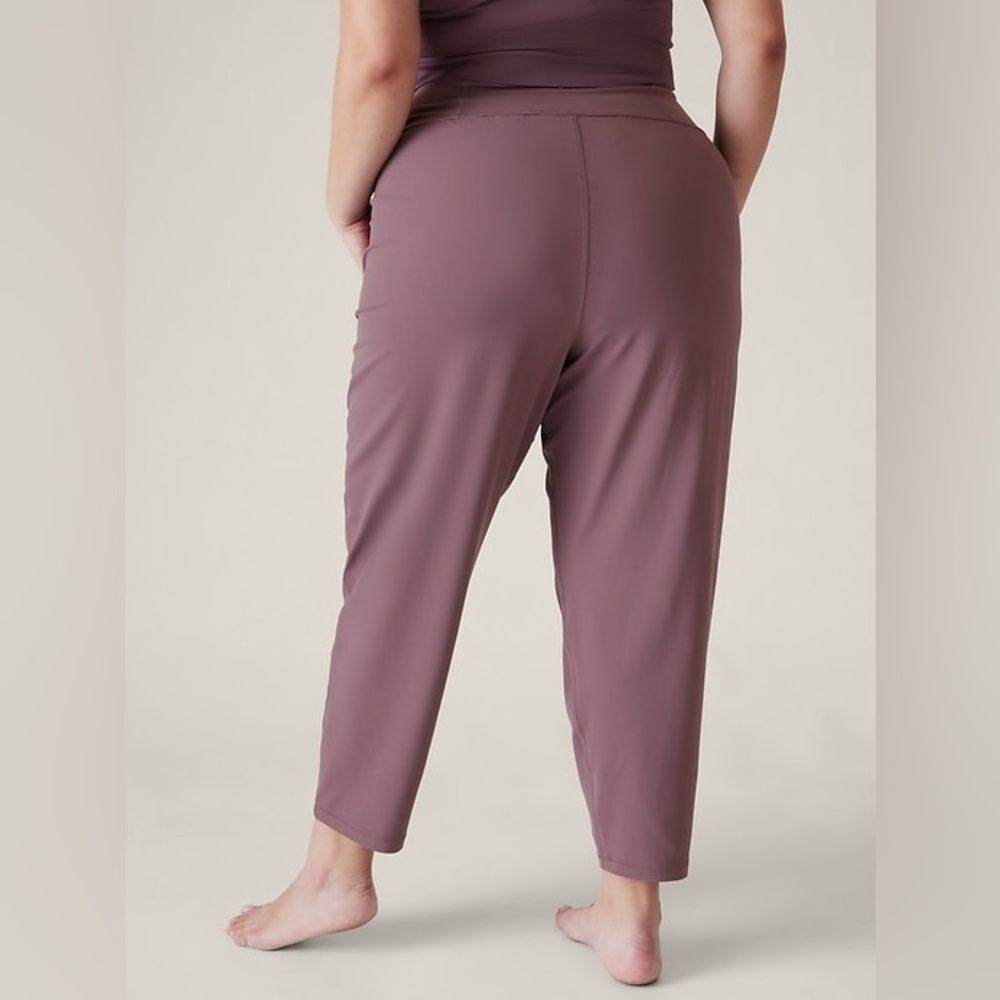 Athleta Elation Pant in Mauve Dusty Pink XL Yoga Dance New Years Reaolution